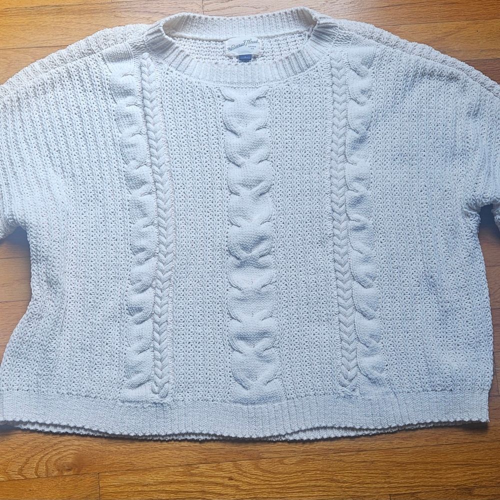 Universal Thread White Crew Neck Sweater with Cable Knit Design